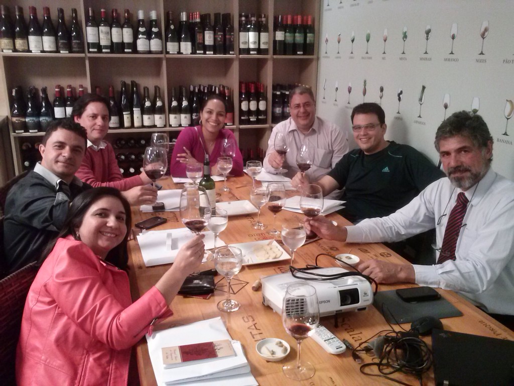 Introdução à degustação de vinhos na loja Saca Rolha - aulas com Antônio Matoso