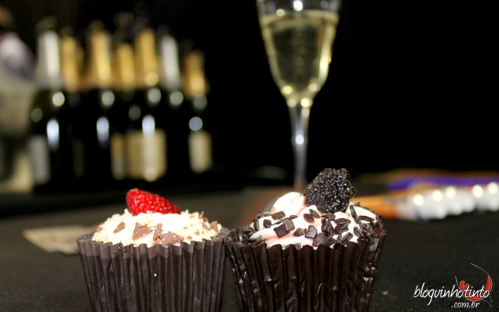 Cupcake de champanhe e Cupcake de vinho da Dociká - difícil saber qual gostei mais