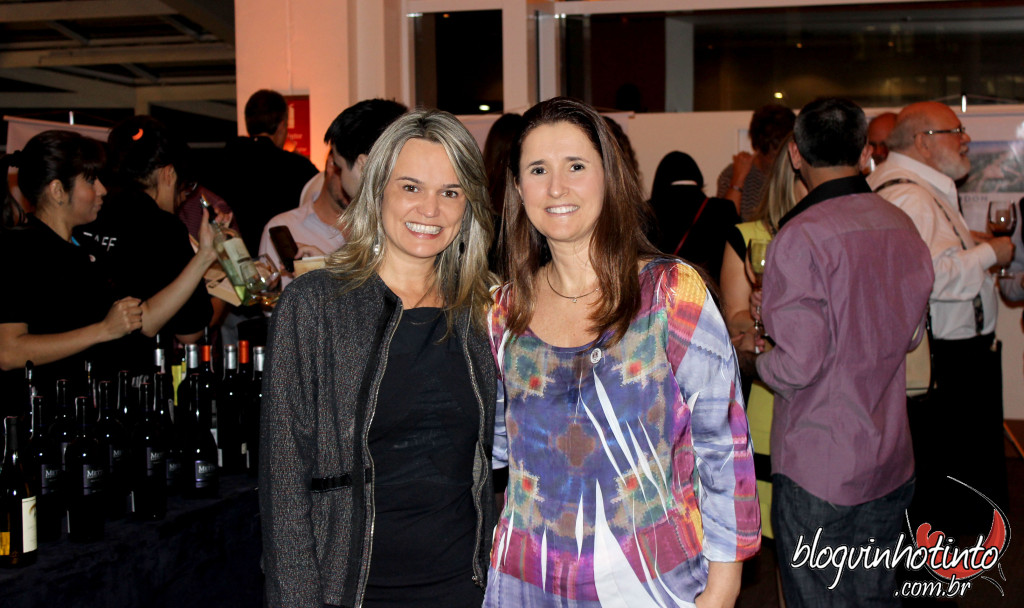 A iniciativa foi da Smart Buy Wines, capitaneada por Giselda Badelucci, à minha direita na foto.