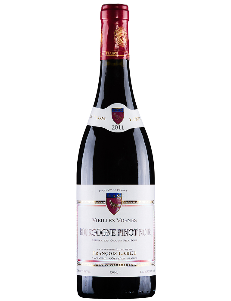 Sem excesso de calor alcóolico e com alguma complexidade, os Pinot Noir da Borgonha são ótima opção, como o Bourgogne Pinot Noir Vieille Vignes F. Labet 2011 (R$114)
