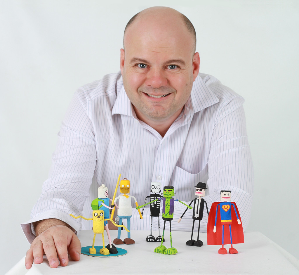Paulo Grohman, inspirado no famoso movimento contemporâneo Toy Art, criou os rolhecos com rolhas de cortiça