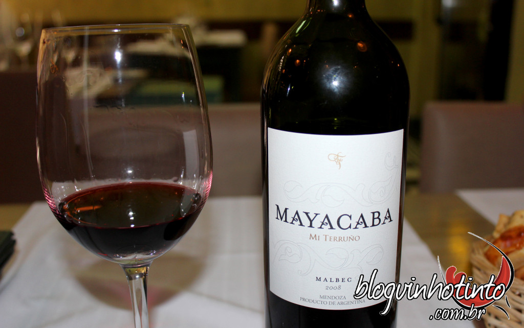 Mayacaba Malbec 2008: vinho complexo, persistente e intenso que harmonizou com os pratos da refeição.