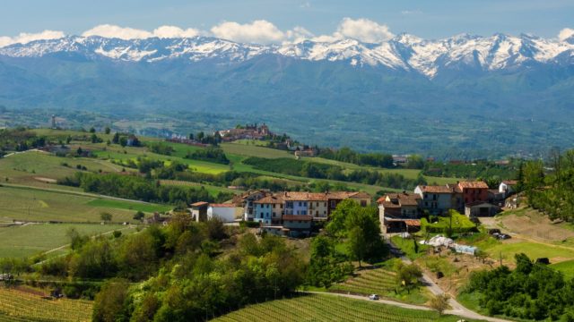 Excelentes vinhos brancos são produzidos no exuberante Vale d'Aosta, mas mal saem da região.