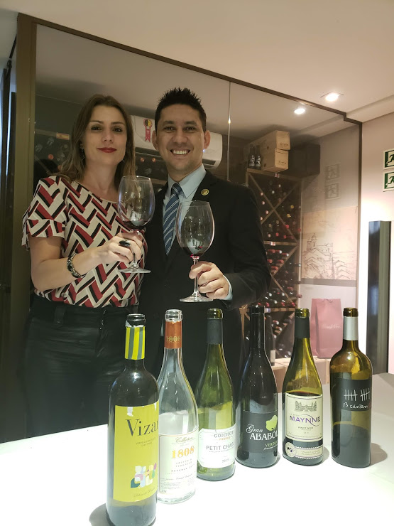 Bianca Dumas (@vinhobonzao e Blog Vinho Tinto) e o novo sommelier do Tejo Restaurante: Francisco Chaves