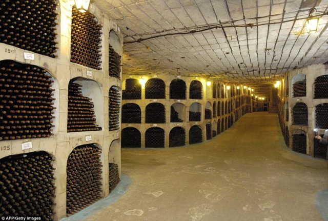 Atualmente há mais de 2 milhões de vinhos guardados