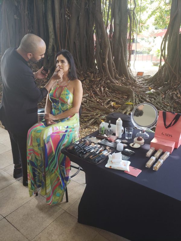 Vivi do instagram @ilovewines durante sessão de maquiagem oferecida pela Gadys