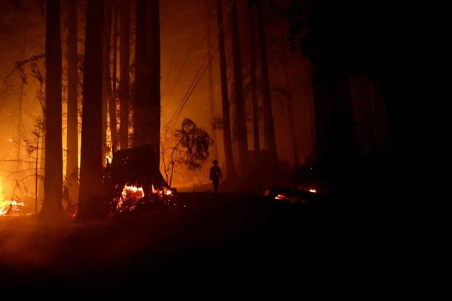 Incêndio na Califórnia provocados por raios e altas temperaturas